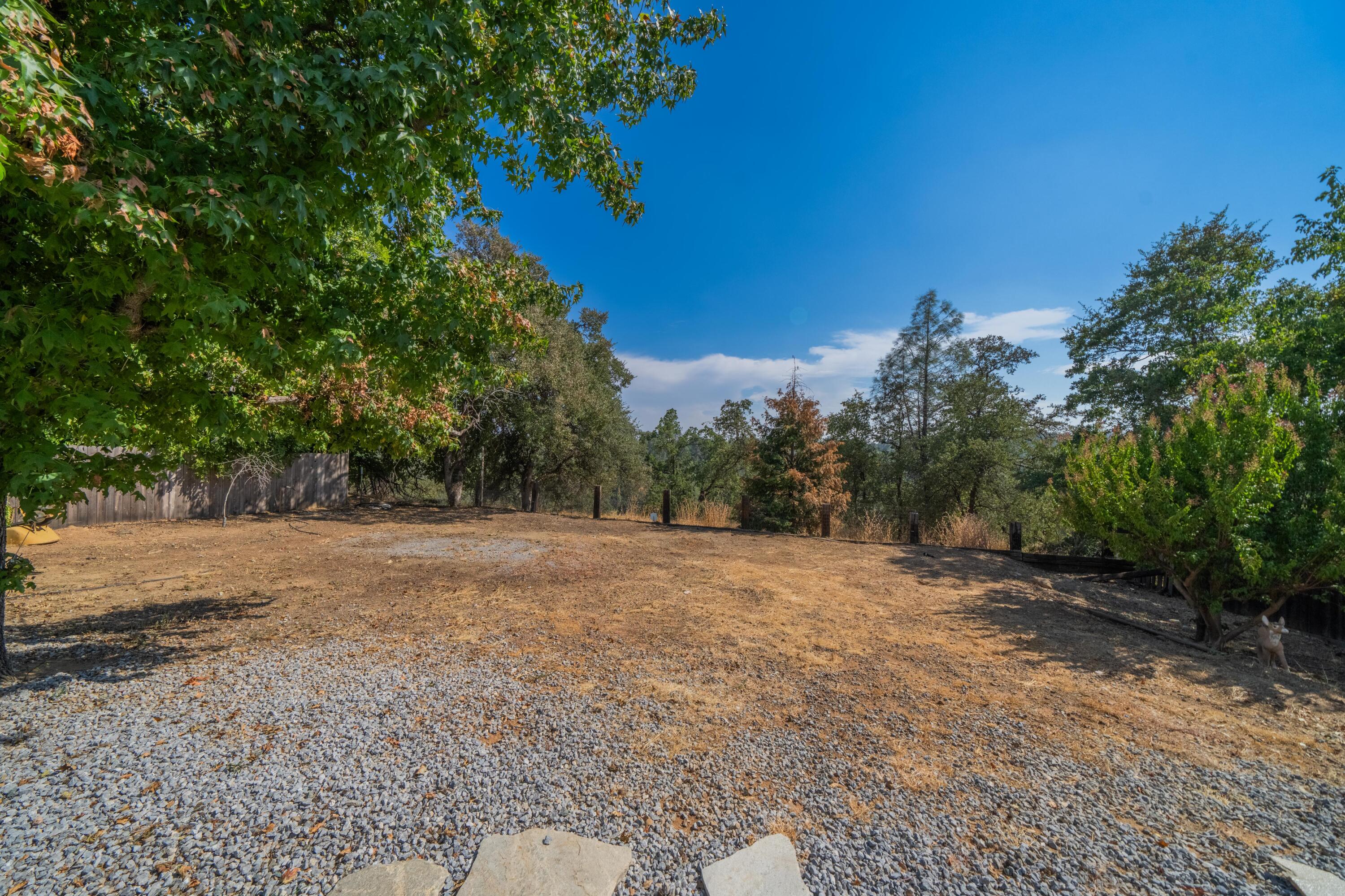 1875 Riviera Drive Redding, CA 96001 - Photo 16 of 18 IMG-17