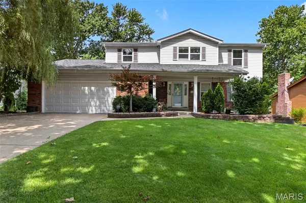 $500,000 | 334 Clayton Oaks Drive, Ellisville, MO 63011