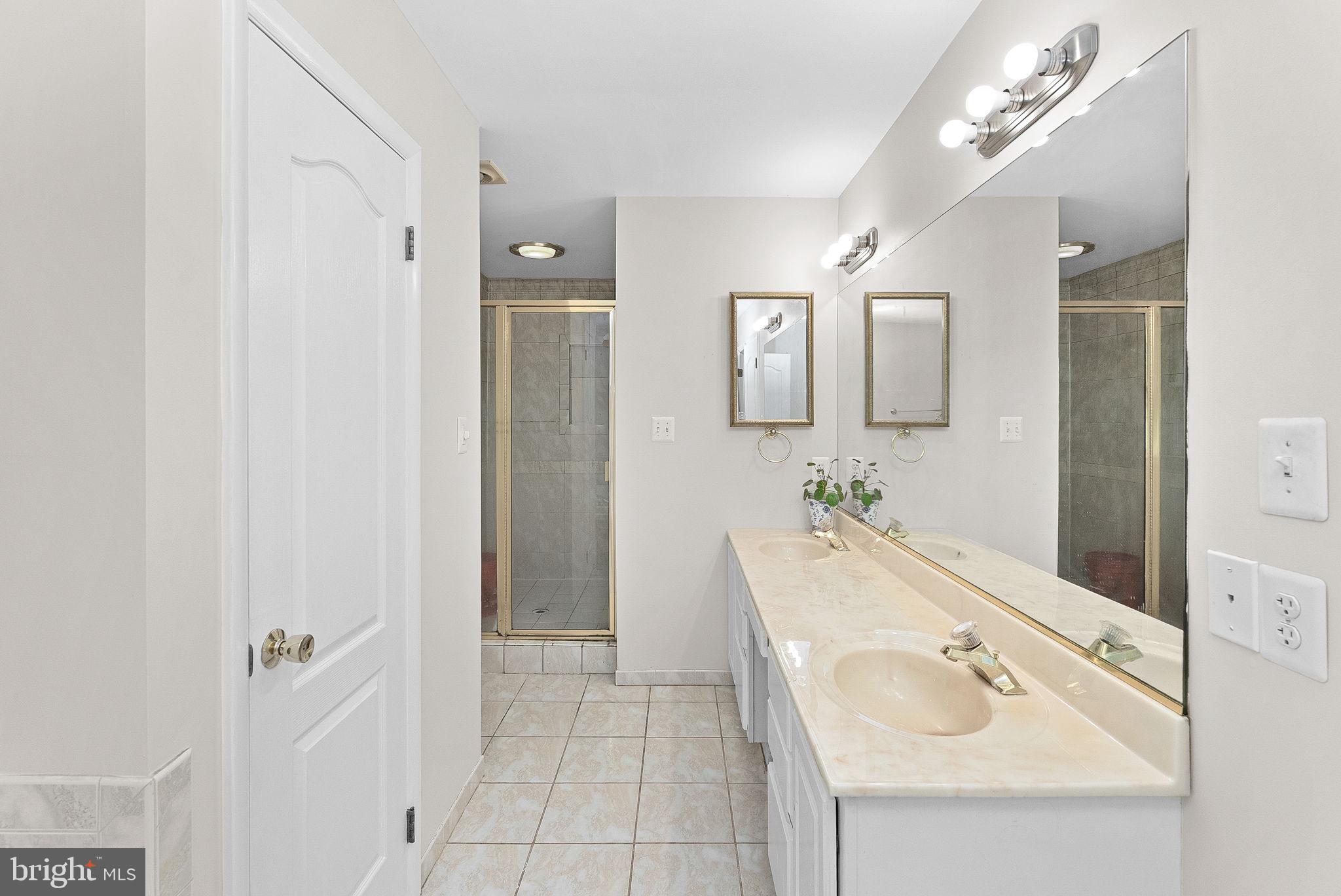 2435 Hunter Mill Road Vienna, VA 22181 - Photo 17 of 27