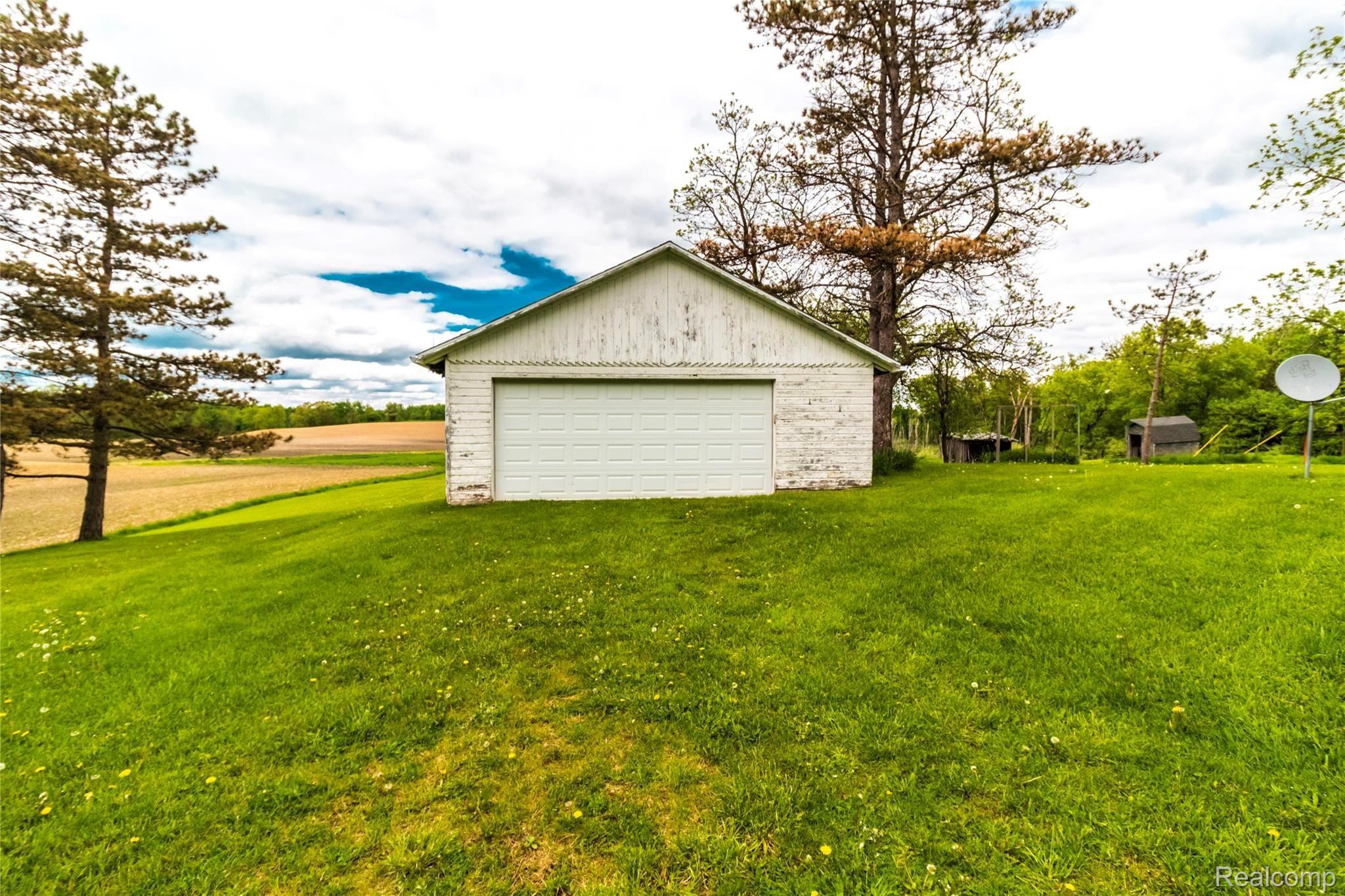 4146 Mitchell Road Lapeer, MI 48446 - Photo 34 of 65 Garage.jpg