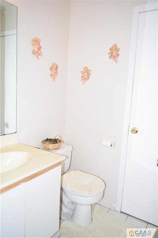 338 Lunar Road Piscataway, NJ 08854 - Photo 9 of 20 a bathroom with a sink a toilet and a shower