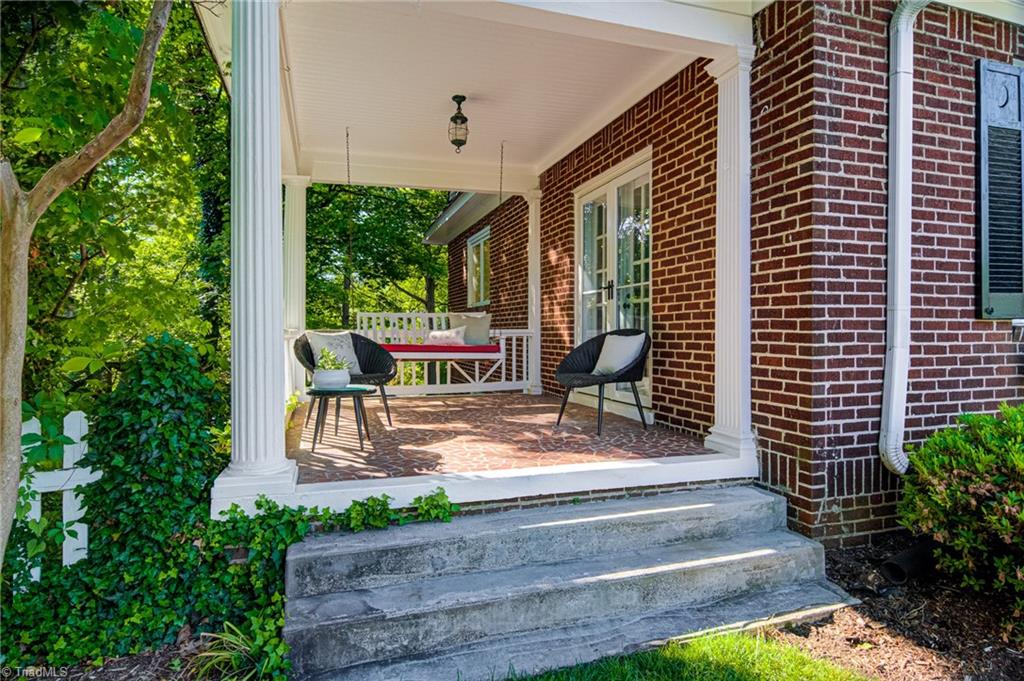 465 South Hawthorne Road Winston-Salem, NC 27103 - Photo 2 of 30 Gallery Image 2