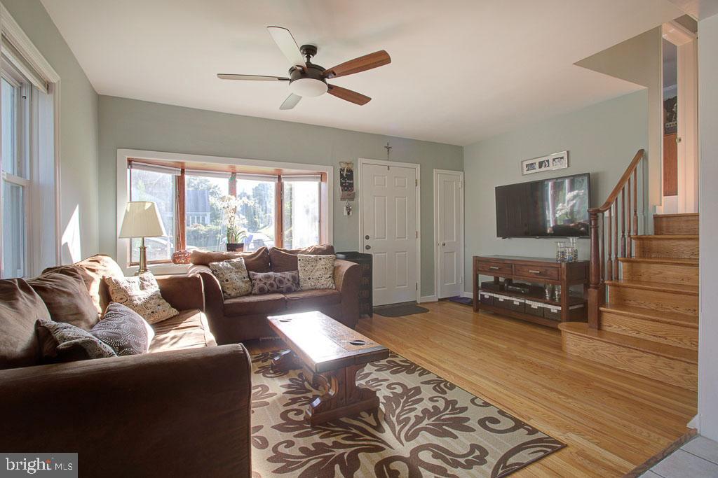 8607 Old Line Road Philadelphia, PA 19128 - Photo 3 of 27