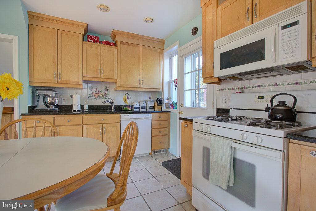8607 Old Line Road Philadelphia, PA 19128 - Photo 7 of 27