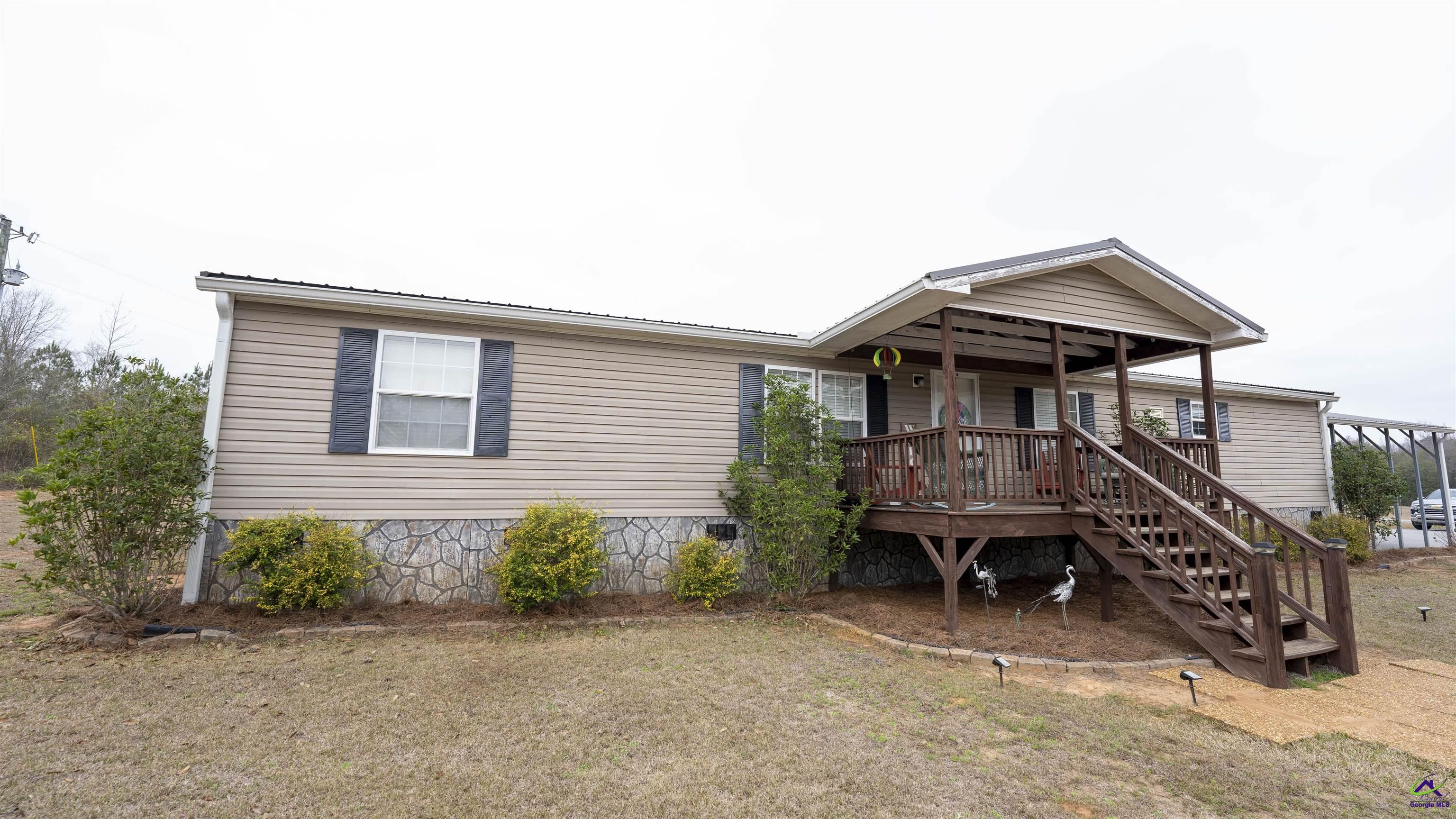 500 Old Milledgeville Road Cochran, GA 31014 - Photo 25 of 48 a front view of a house with a garden
