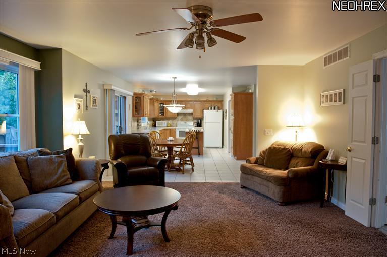 1593 Sunview Road Cleveland, OH 44124 - Photo 7 of 24