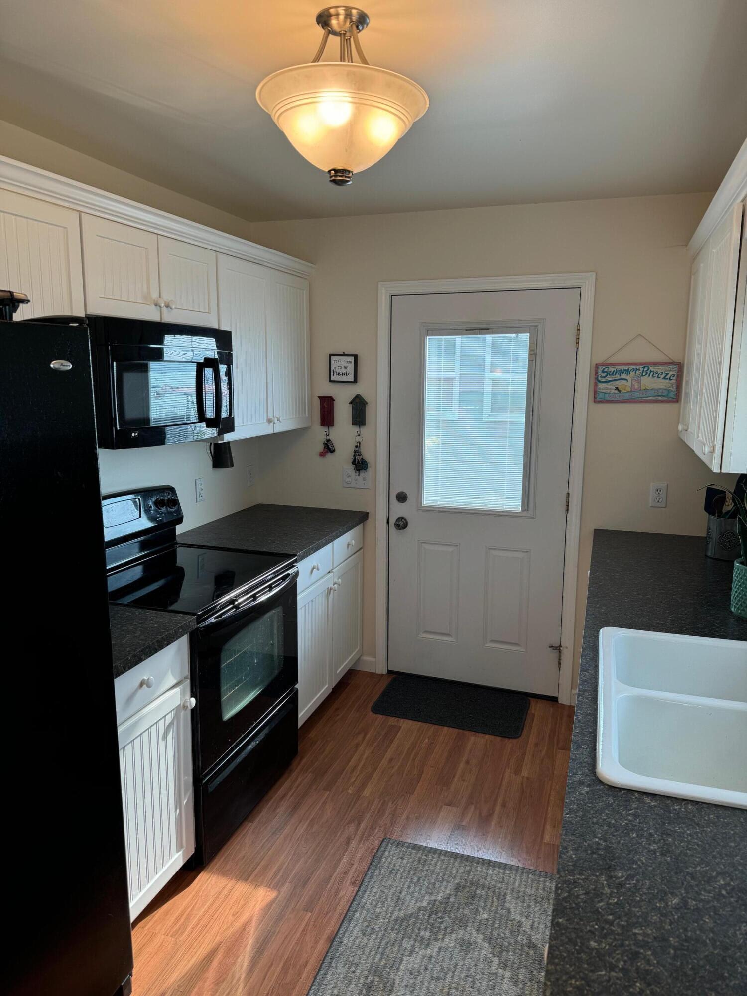4348 Port Austin Road Caseville, MI 48725 - Photo 4 of 11 Kitchen