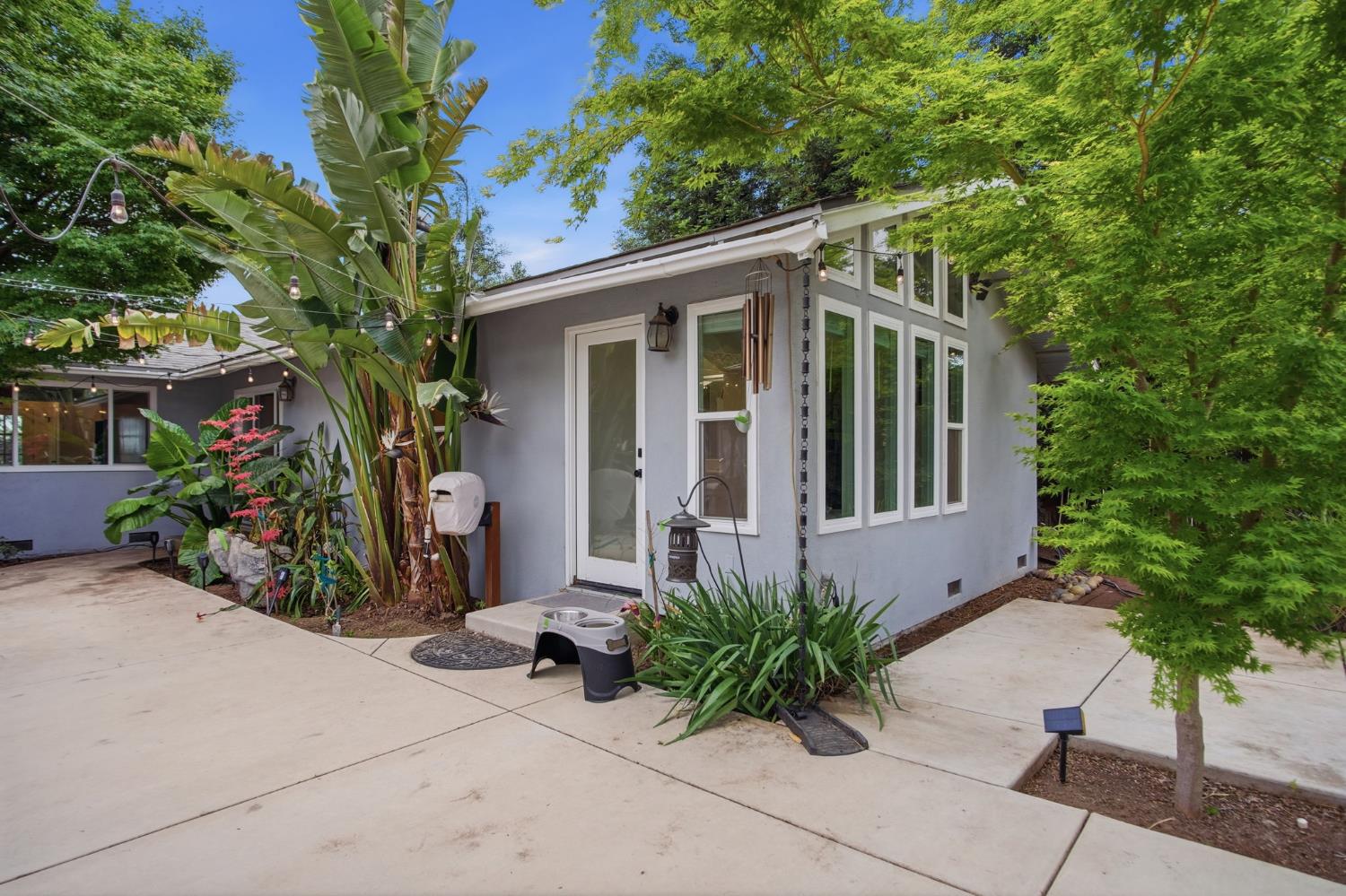 3501 North Avenue Modesto, CA 95358 - Photo 38 of 44 a front view of a house with garden