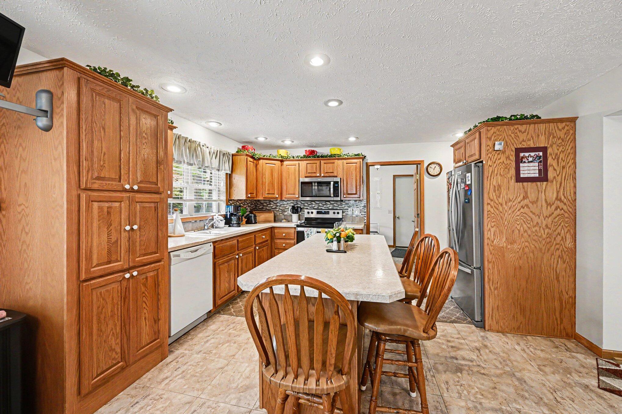 584 Orchard Road Marshall, MI 49068 - Photo 4 of 28 005_file_7092