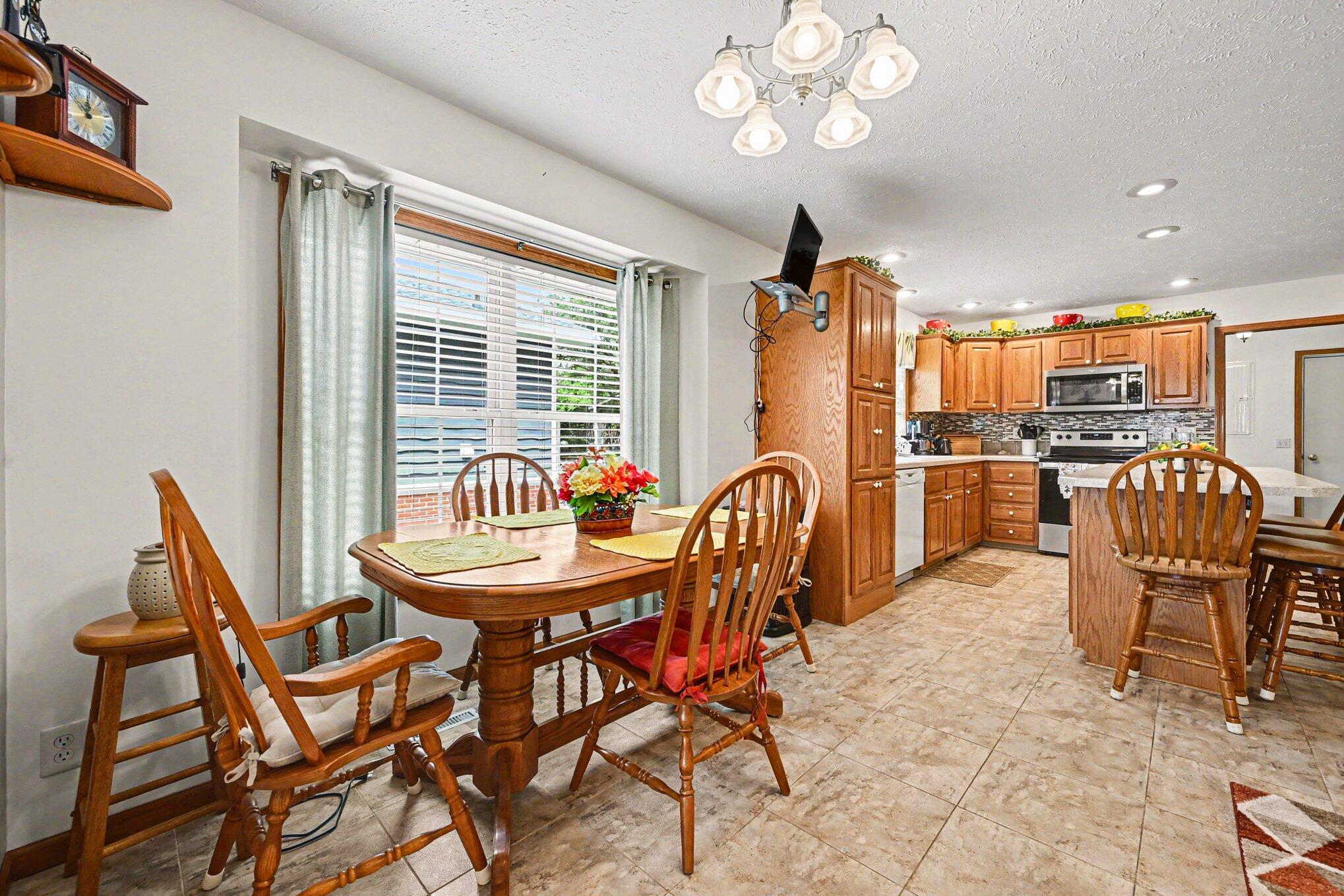 584 Orchard Road Marshall, MI 49068 - Photo 5 of 28 006_file_7105