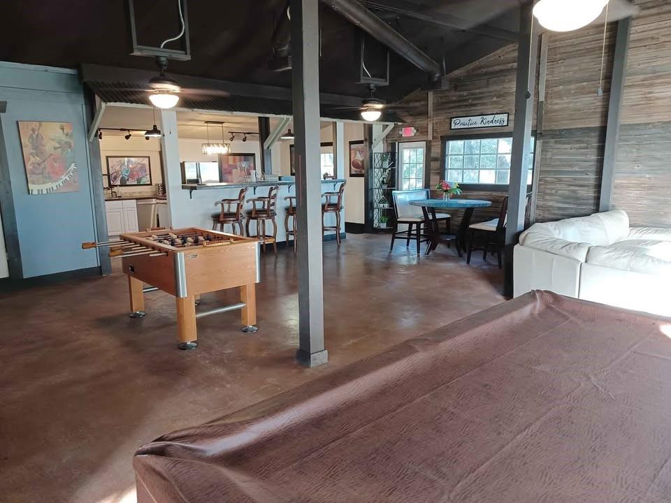 109 Cole Road Red Oak, TX 75154 - Photo 22 of 39 a living room filled with furniture