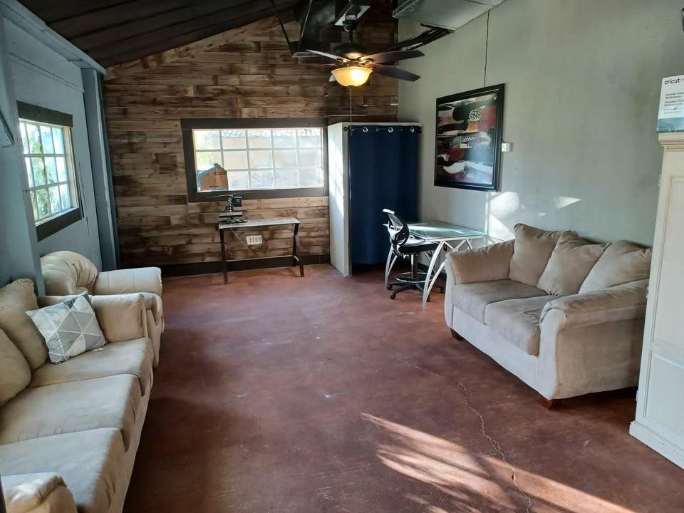 109 Cole Road Red Oak, TX 75154 - Photo 23 of 39 a living room with furniture and a flat screen tv