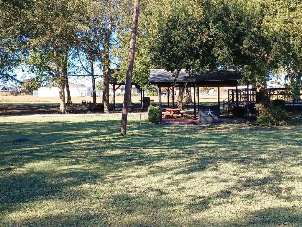 109 Cole Road Red Oak, TX 75154 - Photo 34 of 39 a front view of a house with a garden