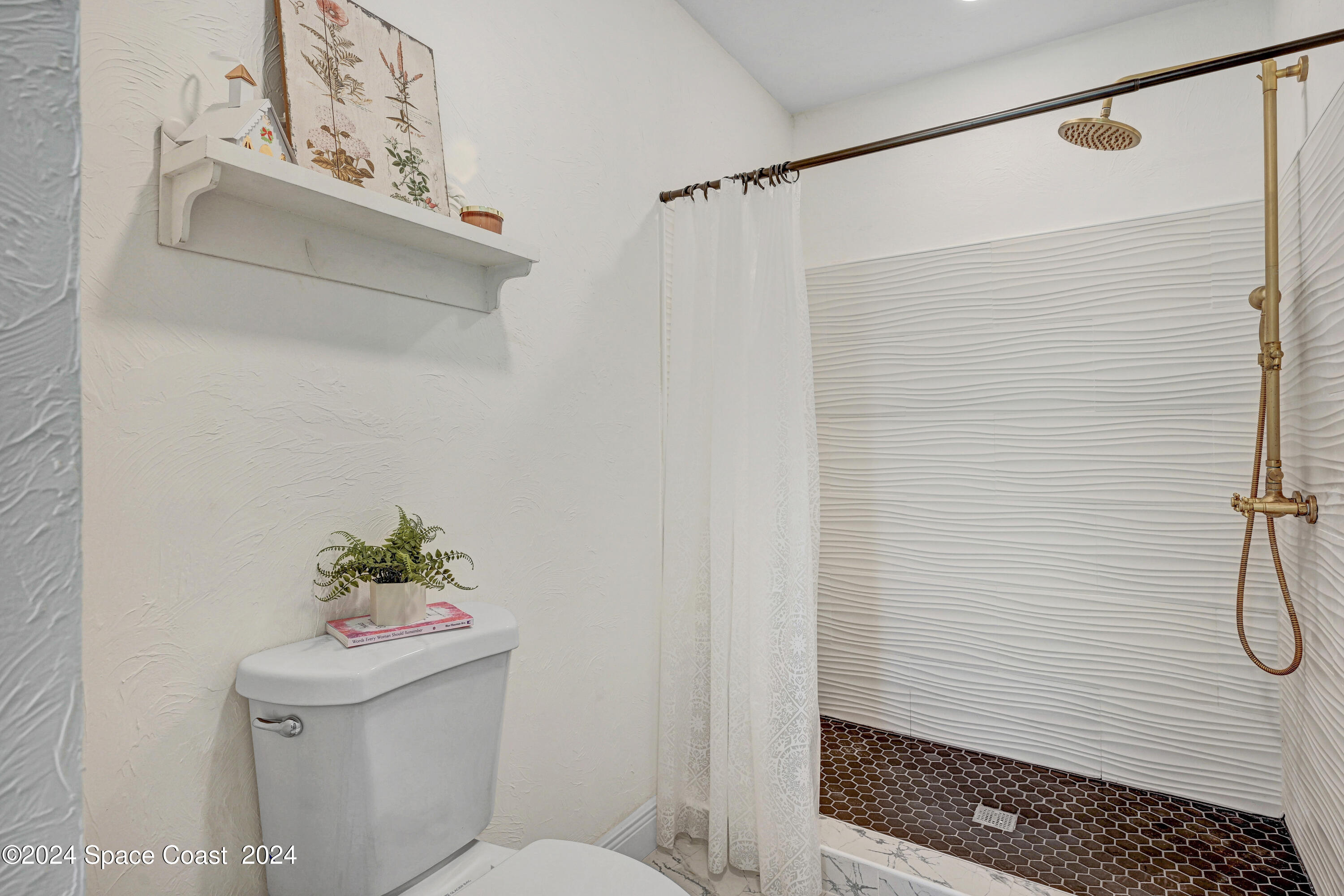 2340 Turtle Mound Road Melbourne, FL 32934 - Photo 15 of 28 a bathroom with a sink a toilet and shower