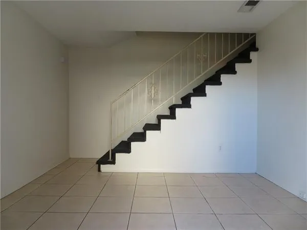 $1,000 | 712 Vouray Drive, Unit C, Kenner, LA 70065