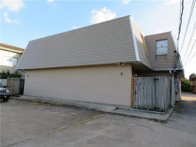 $1,300 | 712 Vouray Drive, Unit D, Kenner, LA 70065