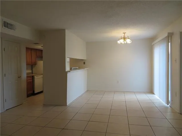 $1,300 | 712 Vouray Drive, Unit D, Kenner, LA 70065