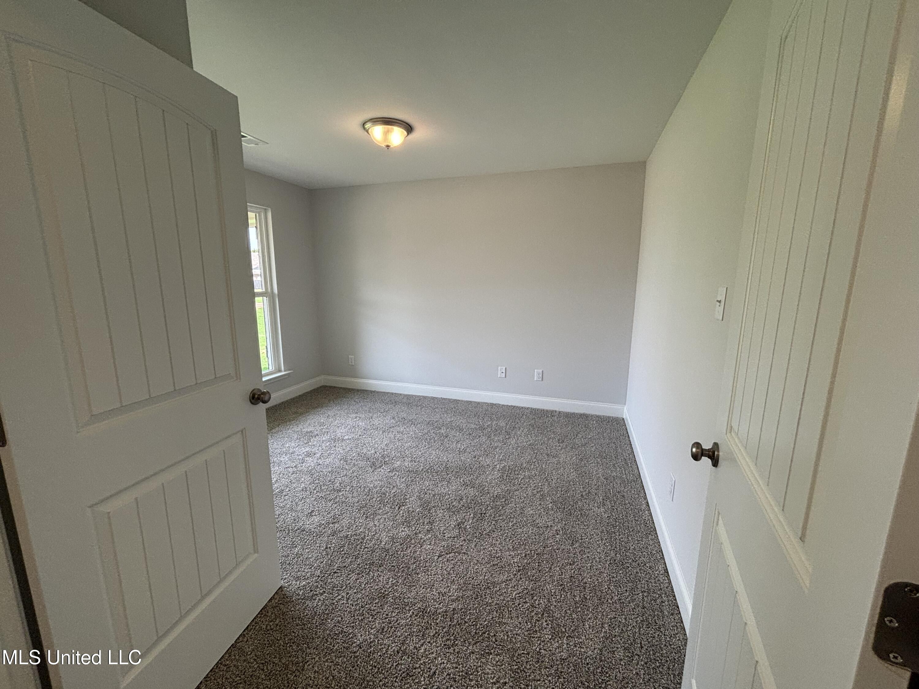 329 Cardinal Lane Senatobia, MS 38668 - Photo 6 of 28 IMG_7711