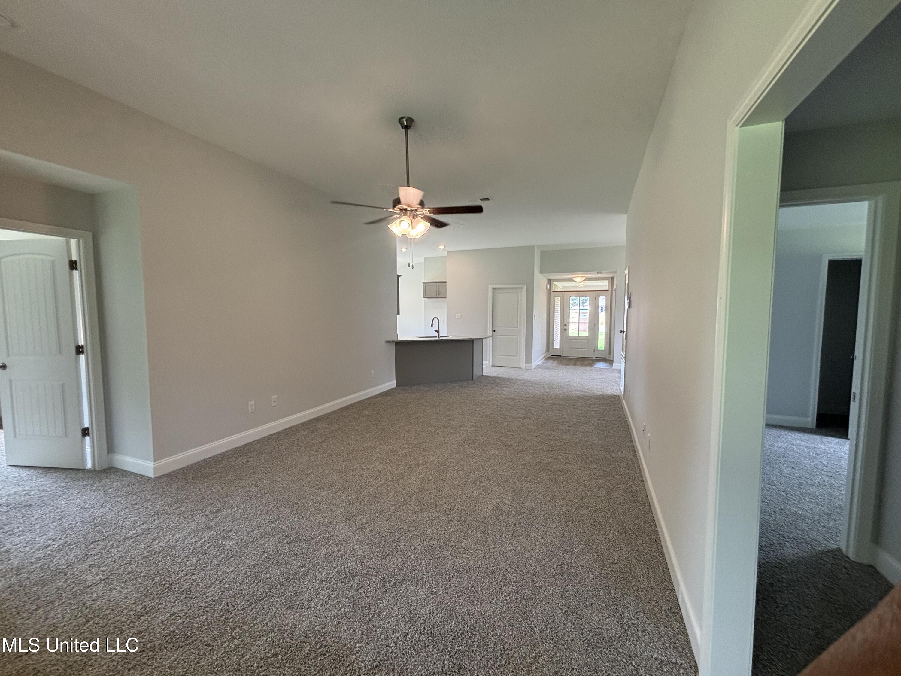 329 Cardinal Lane Senatobia, MS 38668 - Photo 7 of 28 IMG_7713