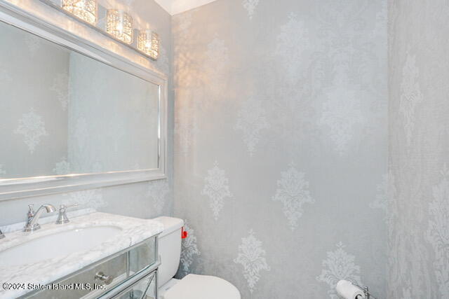 215 Presentation Circle Staten Island, NY 10312 - Photo 14 of 33 Photo May 28 2024, 11 17 33 PM