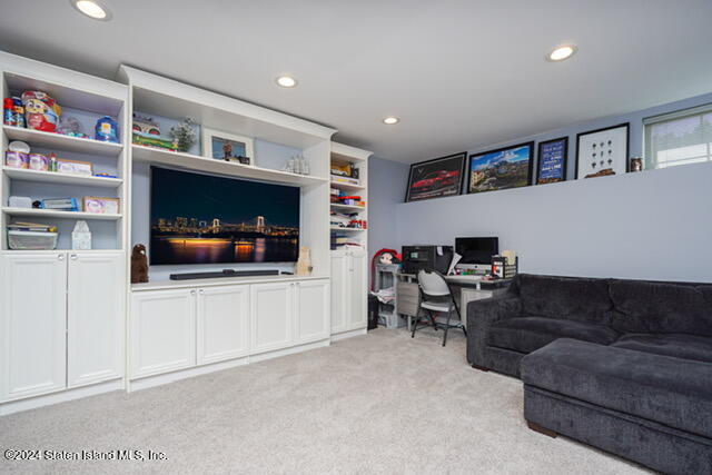 215 Presentation Circle Staten Island, NY 10312 - Photo 27 of 33 Photo May 28 2024, 11 19 25 PM