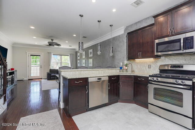 215 Presentation Circle Staten Island, NY 10312 - Photo 4 of 33 Photo May 28 2024, 11 16 34 PM