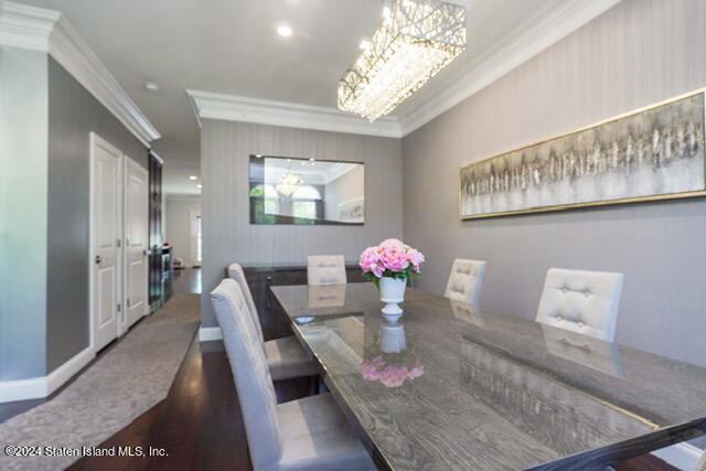 215 Presentation Circle Staten Island, NY 10312 - Photo 6 of 33 Photo May 28 2024, 11 13 05 PM