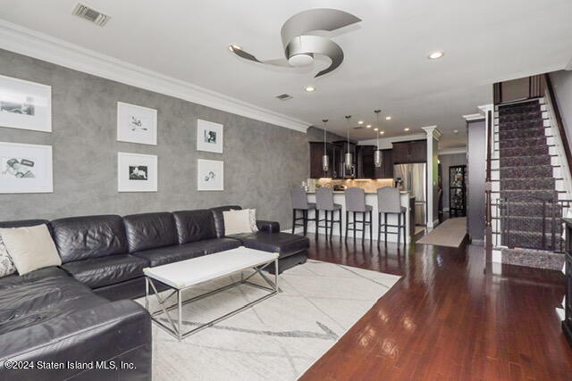 215 Presentation Circle Staten Island, NY 10312 - Photo 7 of 33 Photo May 28 2024, 11 15 28 PM