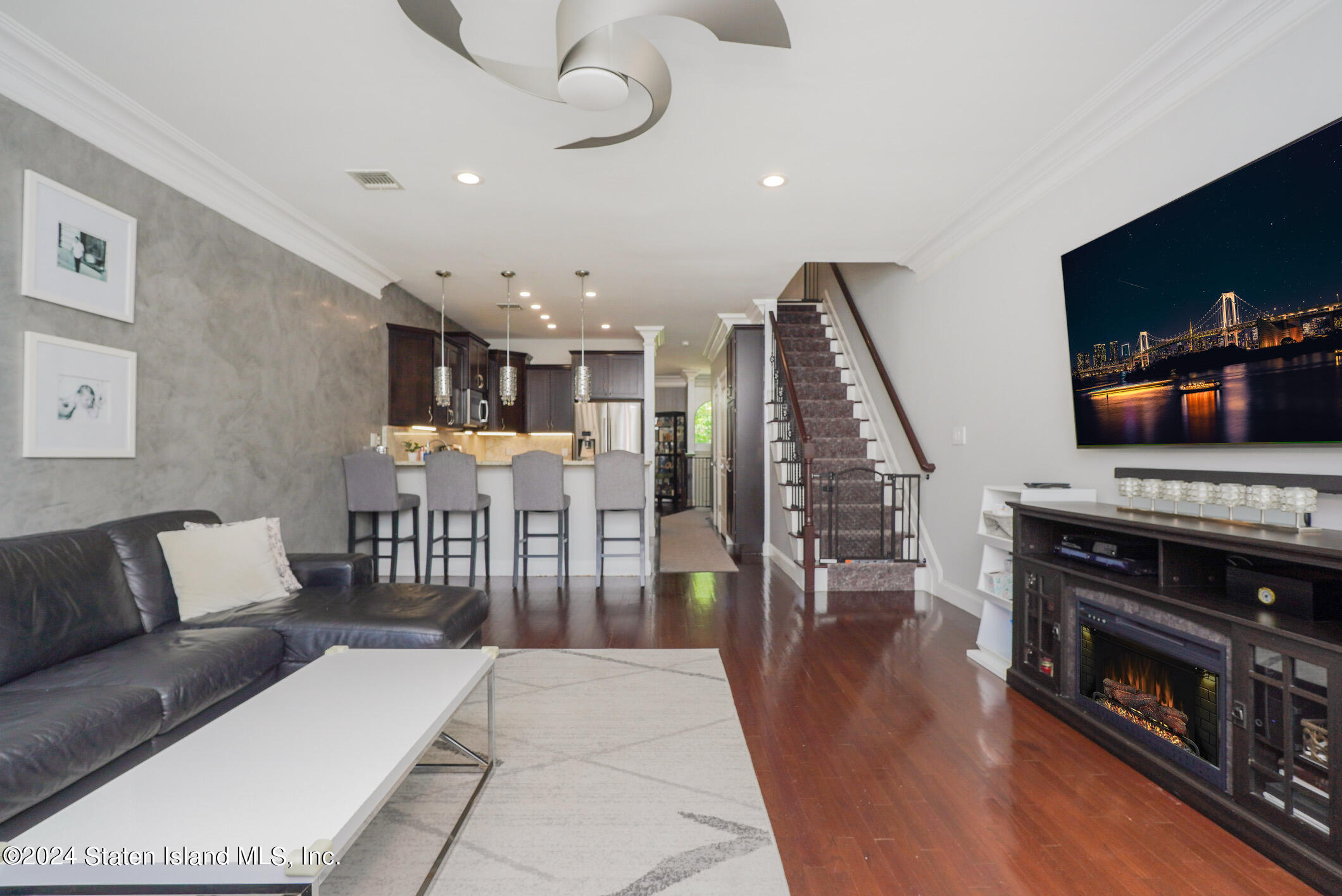 215 Presentation Circle Staten Island, NY 10312 - Photo 8 of 33 Photo May 28 2024, 11 15 36 PM