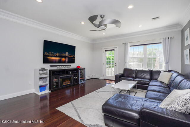 215 Presentation Circle Staten Island, NY 10312 - Photo 9 of 33 Photo May 28 2024, 11 15 52 PM