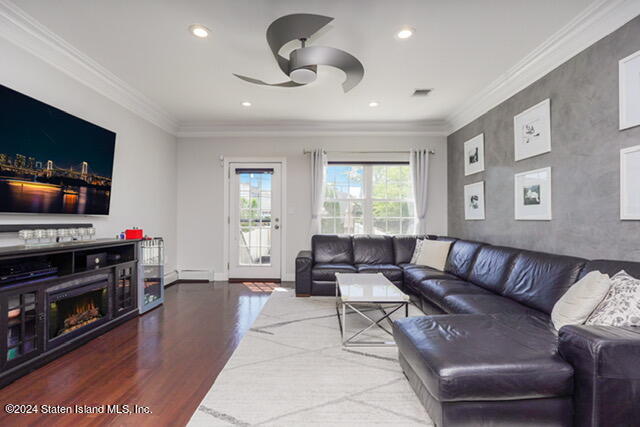 215 Presentation Circle Staten Island, NY 10312 - Photo 10 of 33 Photo May 28 2024, 11 17 02 PM