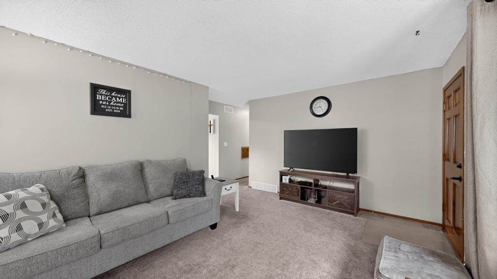 915 16 1/4 Street Southeast Rochester, MN 55904 - Photo 5 of 42