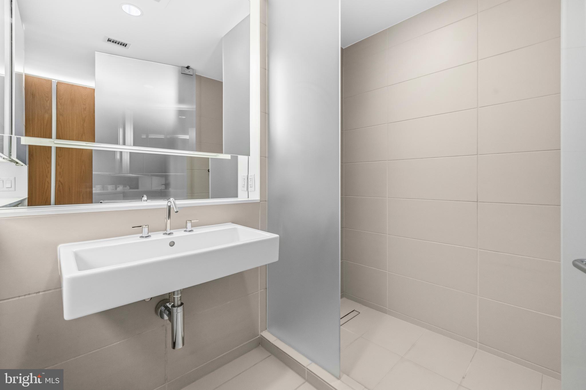 925 H Street Northwest, Unit 315 Washington, DC 20001 - Photo 27 of 46