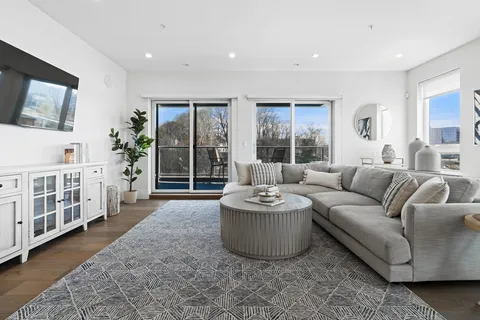 $889,000 | 60 Newbury Street, Unit 1, Quincy, MA 02171