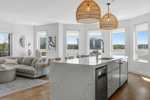 $889,000 | 60 Newbury Street, Unit 1, Quincy, MA 02171