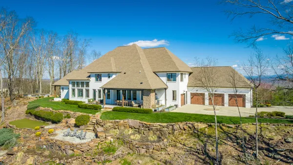$2,500,000 | 8269 Balata Drive, Ooltewah, TN 37363
