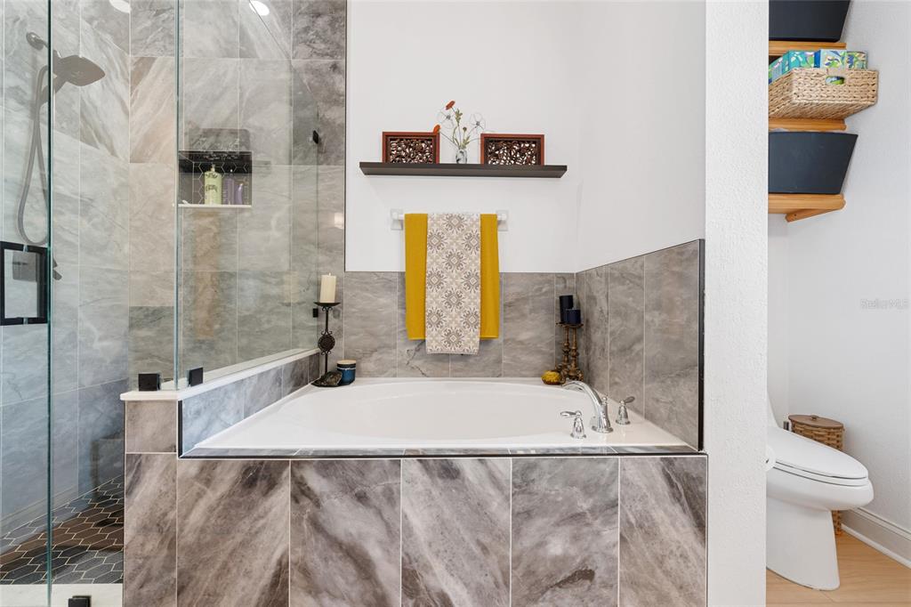 1819 Common Way Road, Unit 203 Orlando, FL 32814 - Photo 17 of 23 a bathroom with a tub and toilet