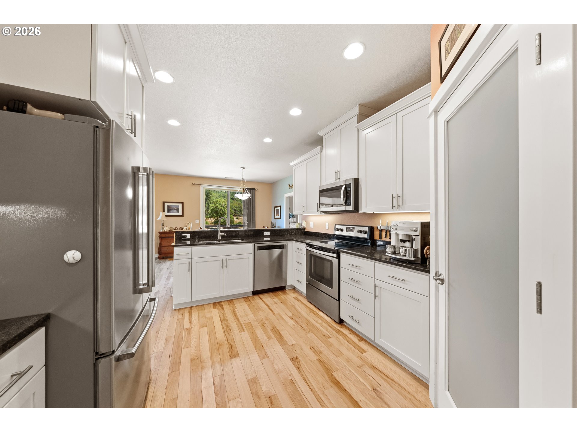 3721 Colonial Road Roseburg, OR 97471 - Photo 13 of 48 Kitchen