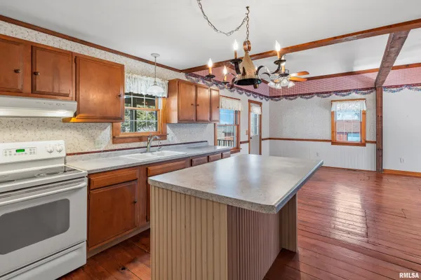 $259,900 | 409 North Main Street, Payson, IL 62360
