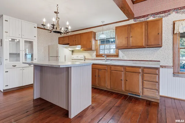 $314,900 | 409 North Main Street, Payson, IL 62360