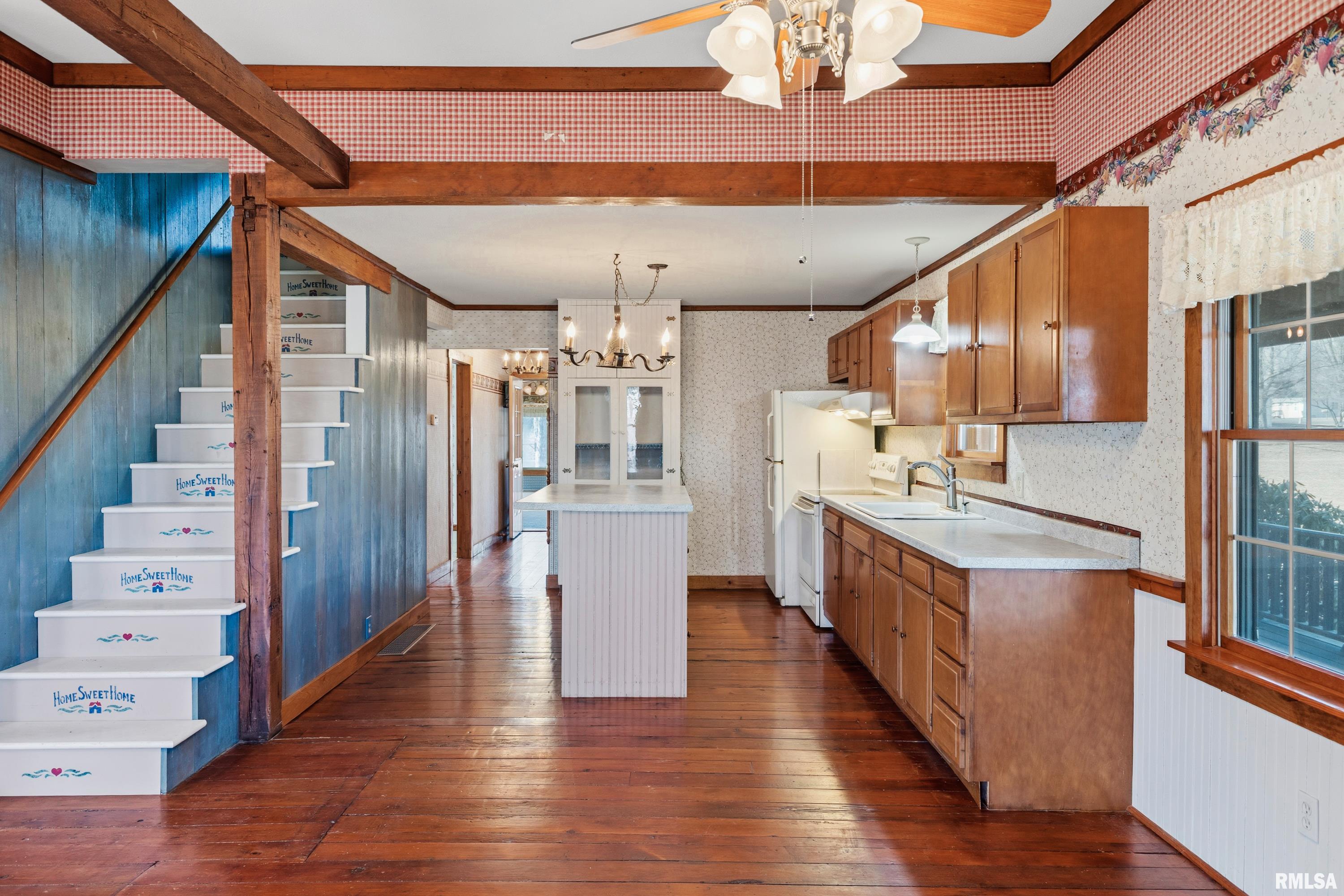 409 North Main Street Payson, IL 62360 - Photo 8 of 35