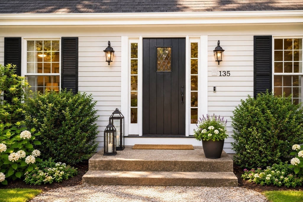135 Lawndale Road Mansfield, MA 02048 - Photo 4 of 42 Gallery Image 4