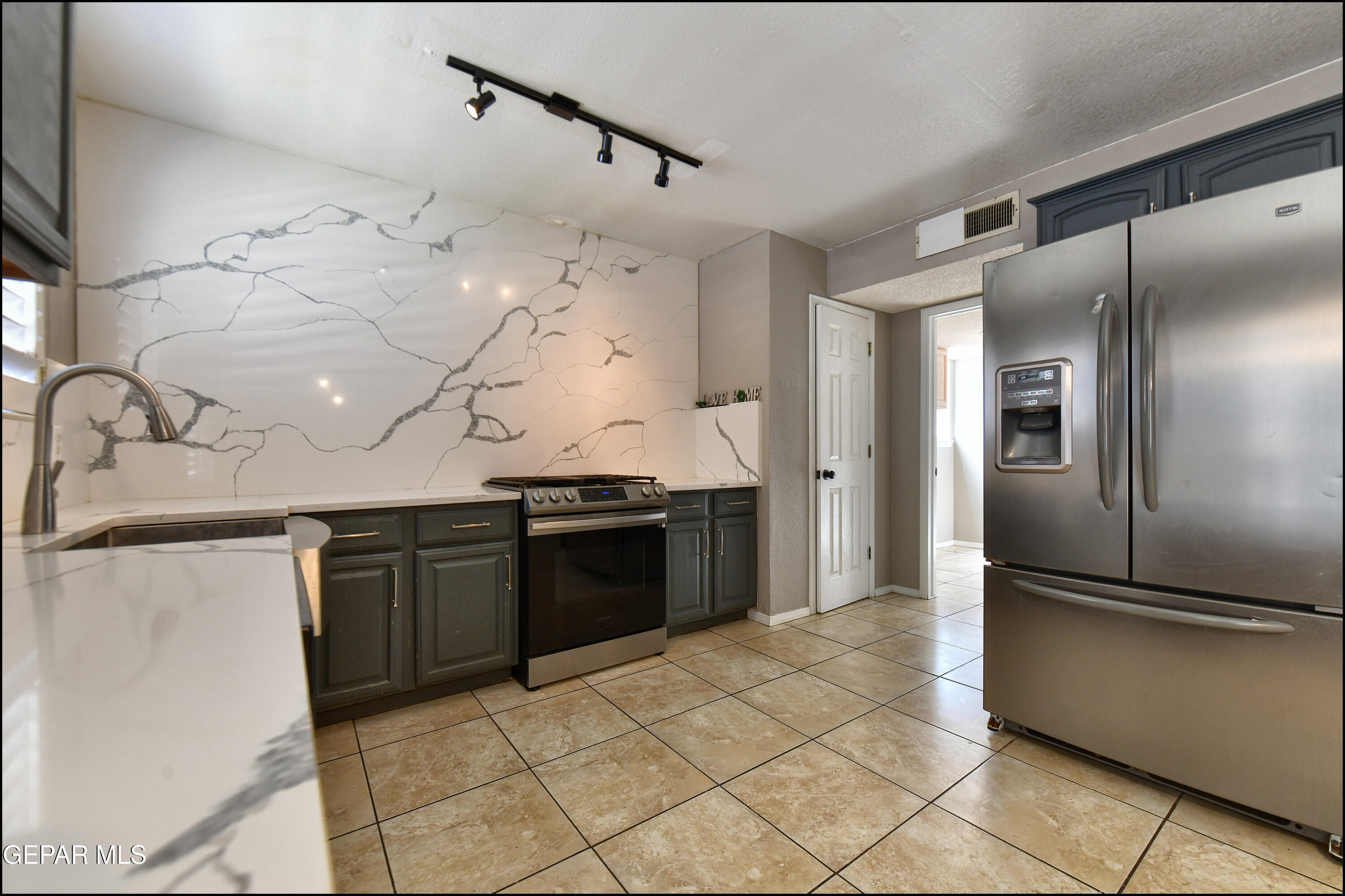 1424 Rainbow Ridge Drive El Paso, TX 79912 - Photo 19 of 69 17