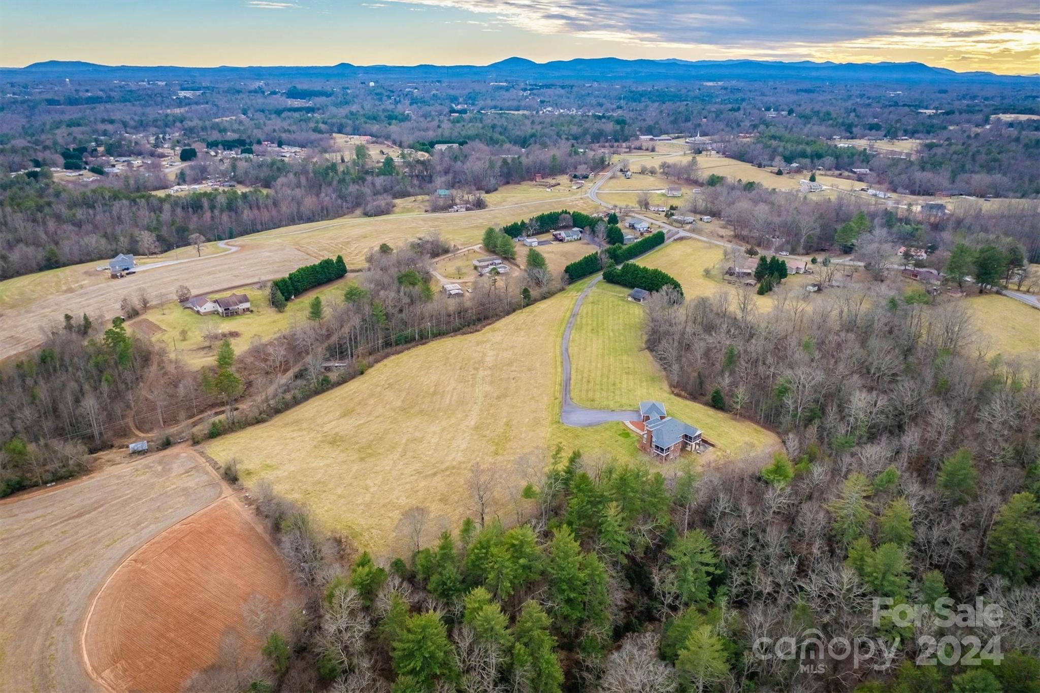 3292 Deal Mill Road Hudson, NC 28638 - Photo 4 of 44 a view of a city