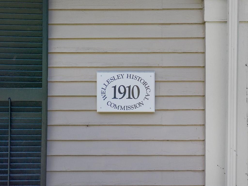 101 Abbott Road Wellesley, MA 02481 - Photo 36 of 38 a close up of a close shower view