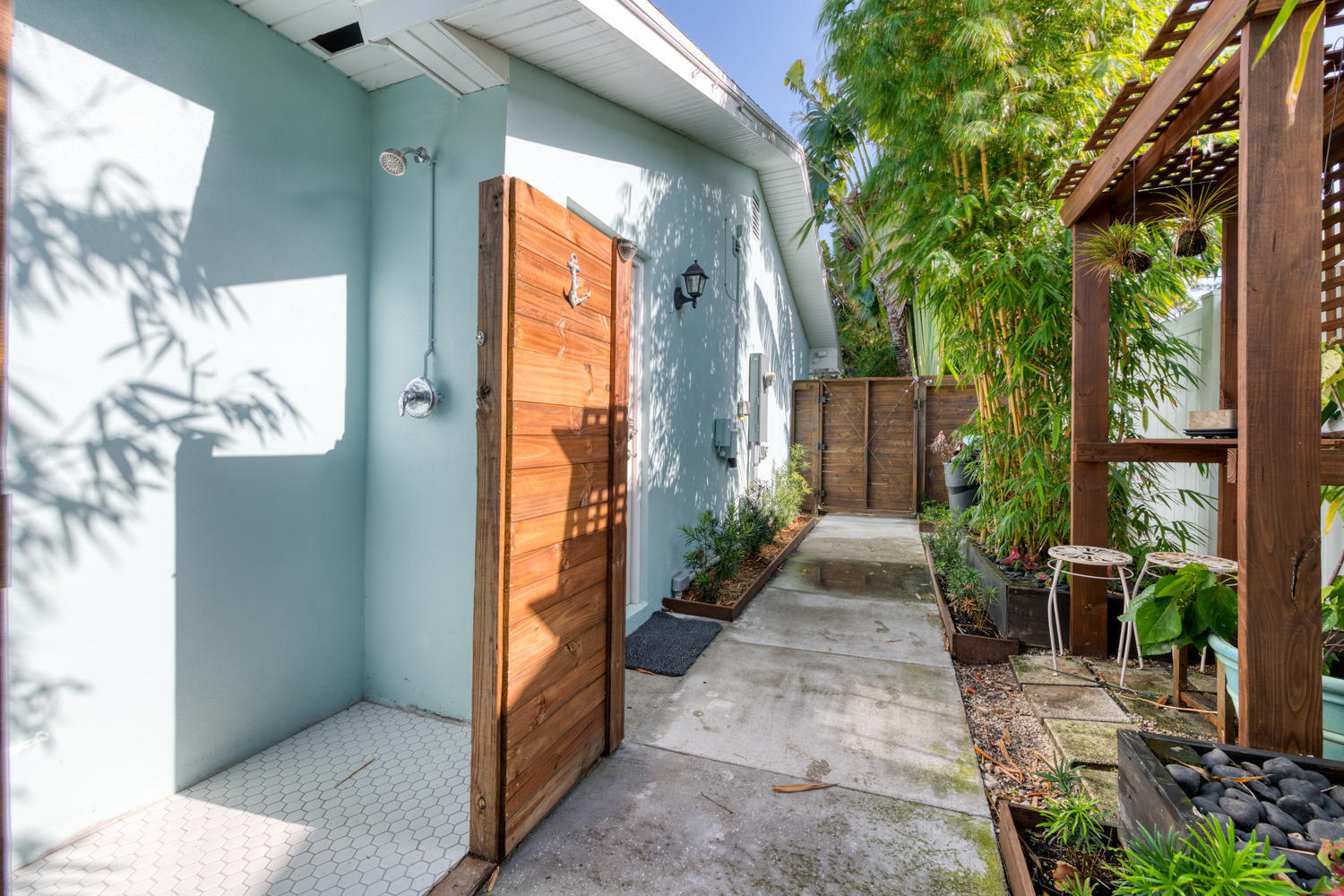 120 Windsor Road West Jupiter, FL 33469 - Photo 20 of 25 120 Windsor Rd E Jupiter FL-large-022-02