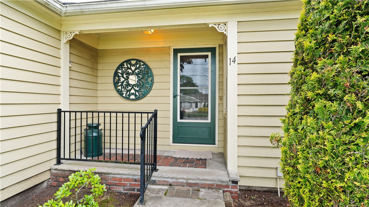 14 Barnes Street Smithfield, RI 02828 - Photo 4 of 44