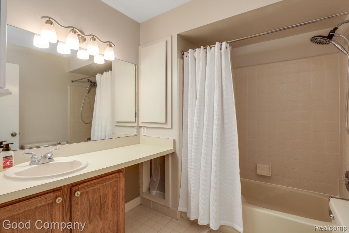 617 South Crooks Road Clawson, MI 48017 - Photo 23 of 28 Gallery Image 23