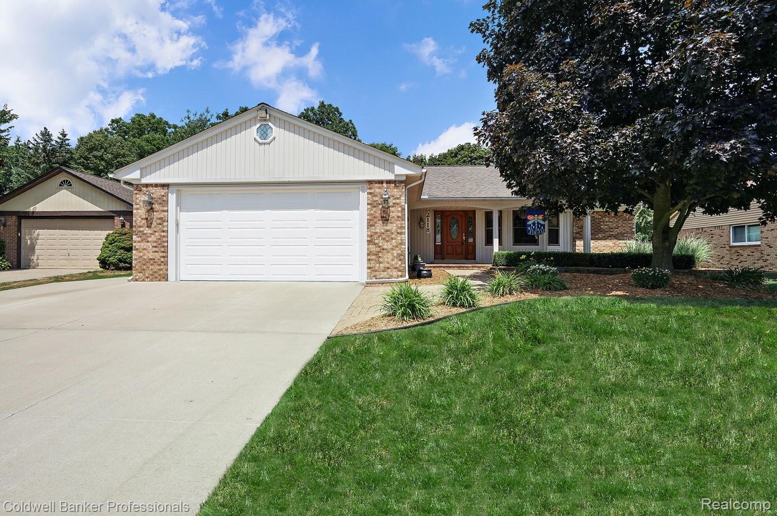 2118 Warrington Road Rochester, MI 48307 - Photo 3 of 52 DA6AC882-E980-42D1-B019-48D632605D4A.jpeg