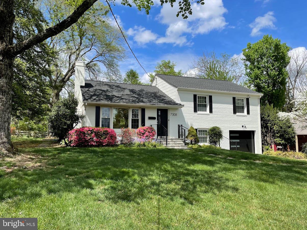 7308 Idylwood Road Falls Church, VA 22043 - Photo 2 of 23